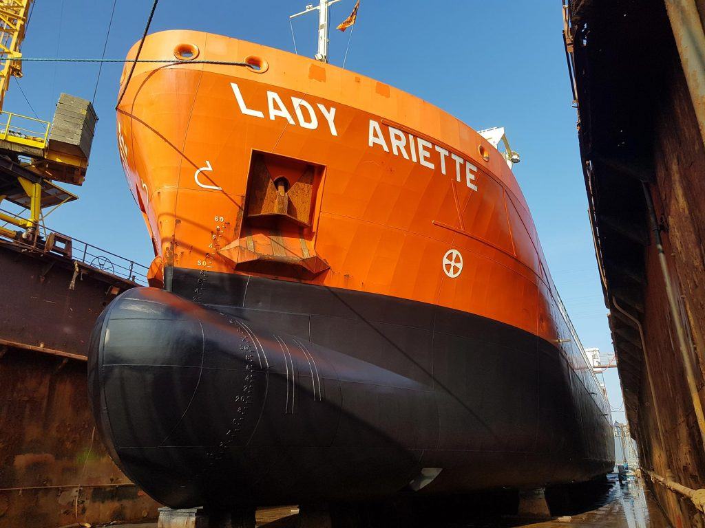 Lady-Ariette_drydock